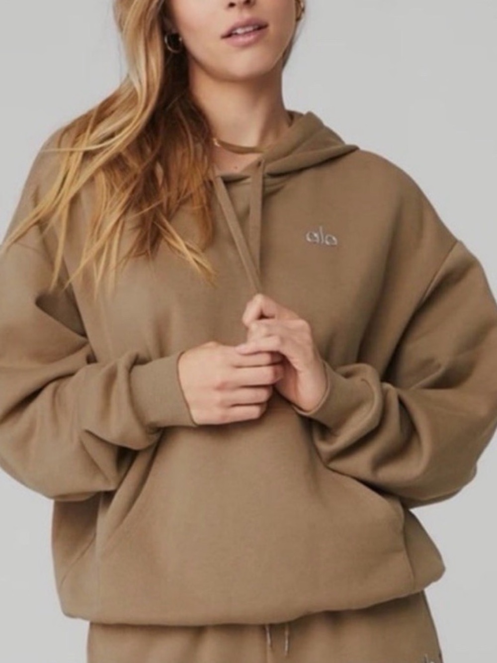 ALO Yoga Accolade Hoodie in Gravel